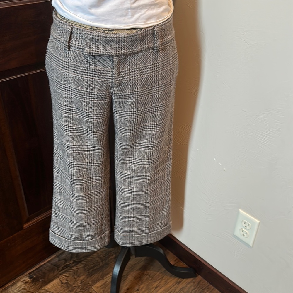 wool brown gray plaid cropped pants dress with many things. 3” front zipper.